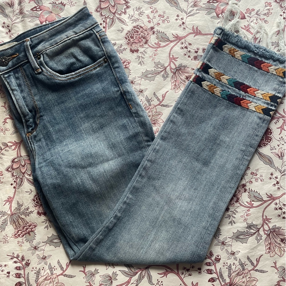 DRIFTWOOD Light Blue Cropped Jeans with Multicolor Embroidered Hem